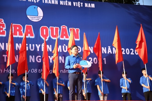 Tình nguyện mùa Đông năm 2020 và Xuân tình nguyện năm 2021: Trung ương Hội LHTN Việt Nam trao kinh phí hỗ trợ 6 tỉnh miền Trung bị thiệt hại trong đợt mưa lũ
